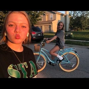 Meet your Posher, Maddie